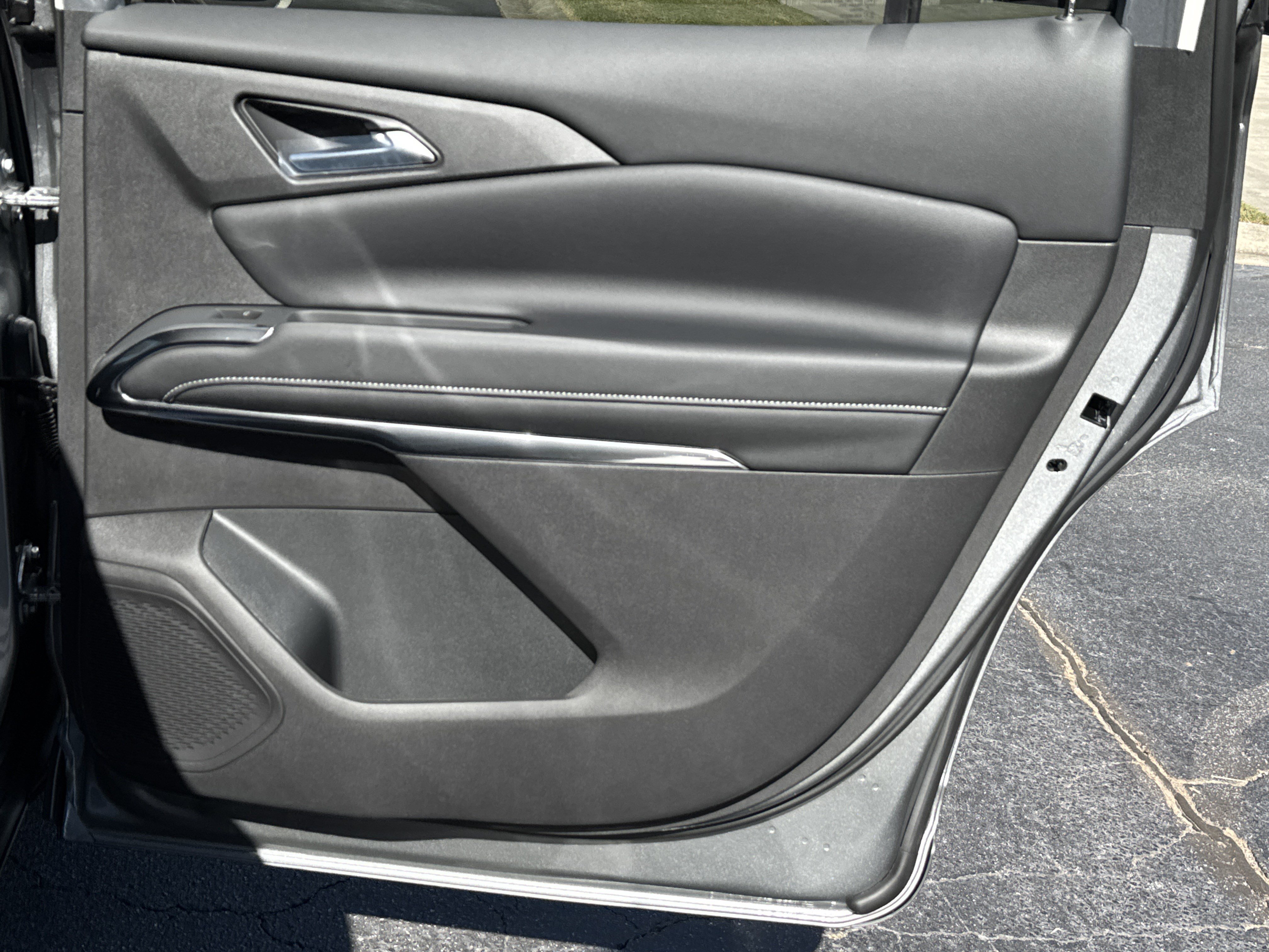 New 2027 Chevrolet Traverse LT FWD image 16