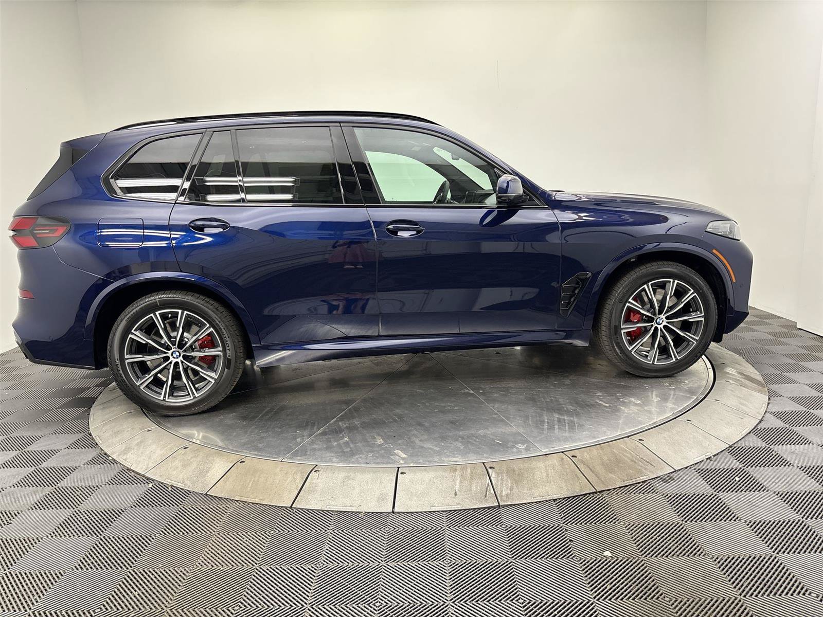 New 2026 BMW X5 xDrive50e w/ Executive Package AWD/4WD image 17