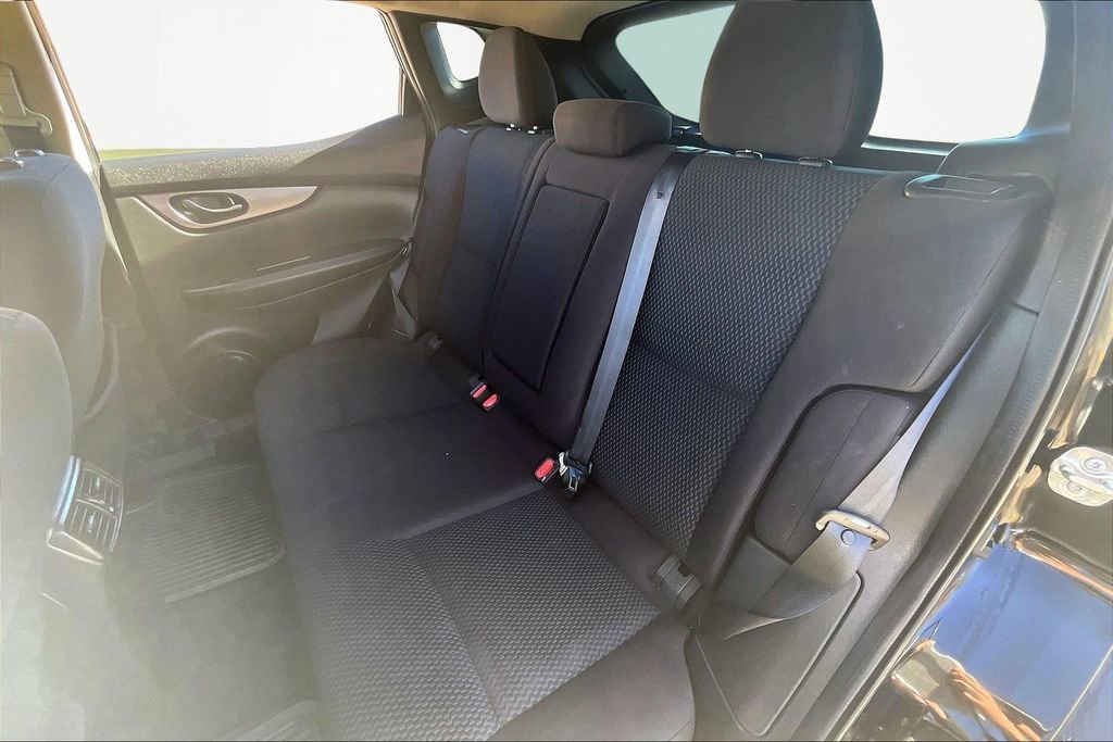 Used 2022 Nissan Rogue Sport S image 26