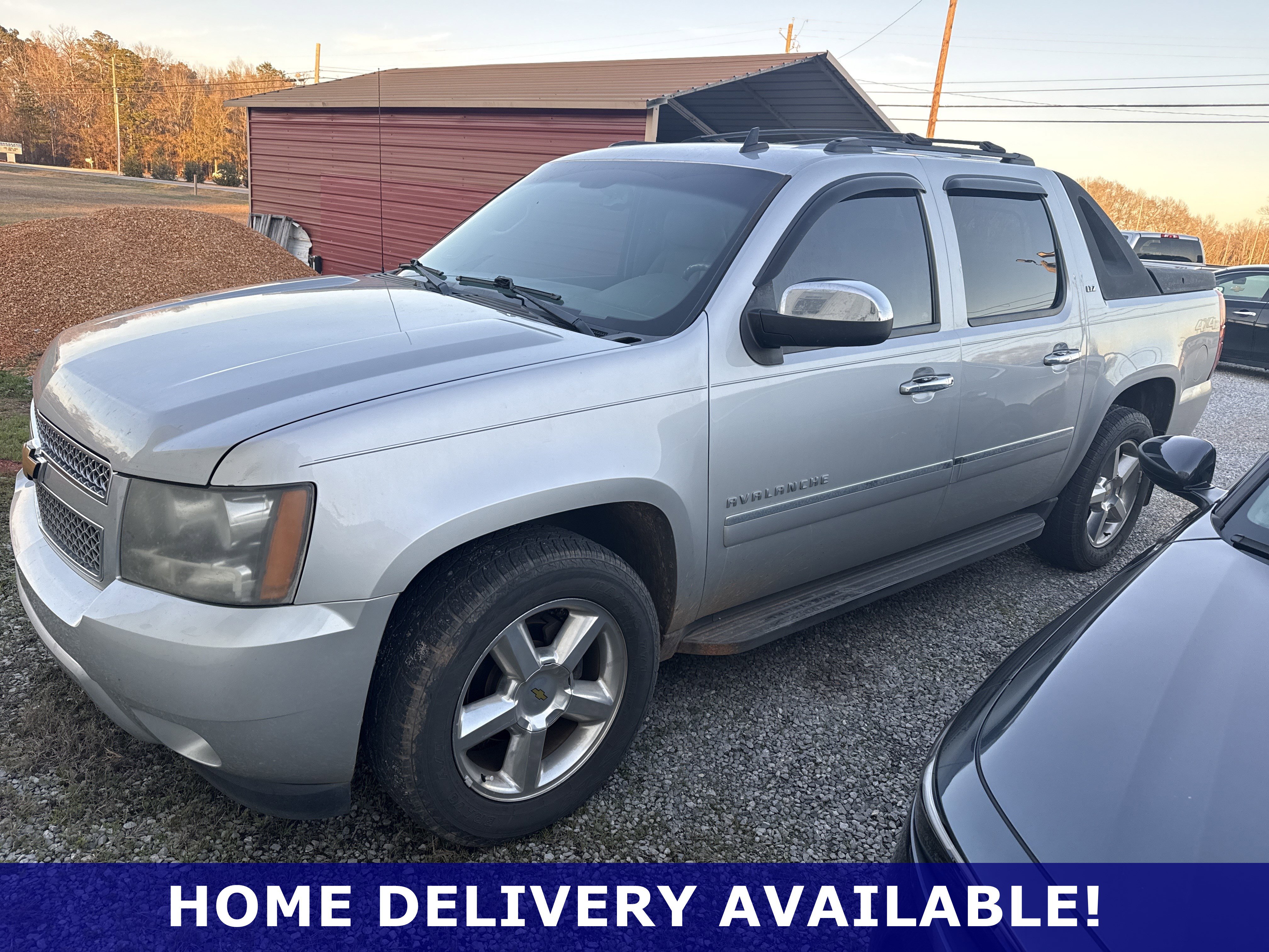 Used 2011 Chevrolet Avalanche LTZ image 3