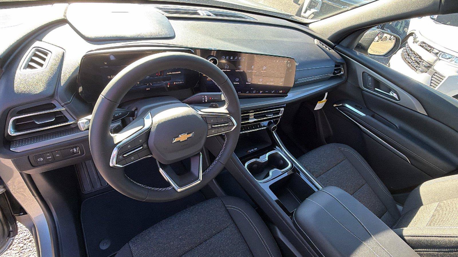 New 2027 Chevrolet Traverse LT FWD image 3