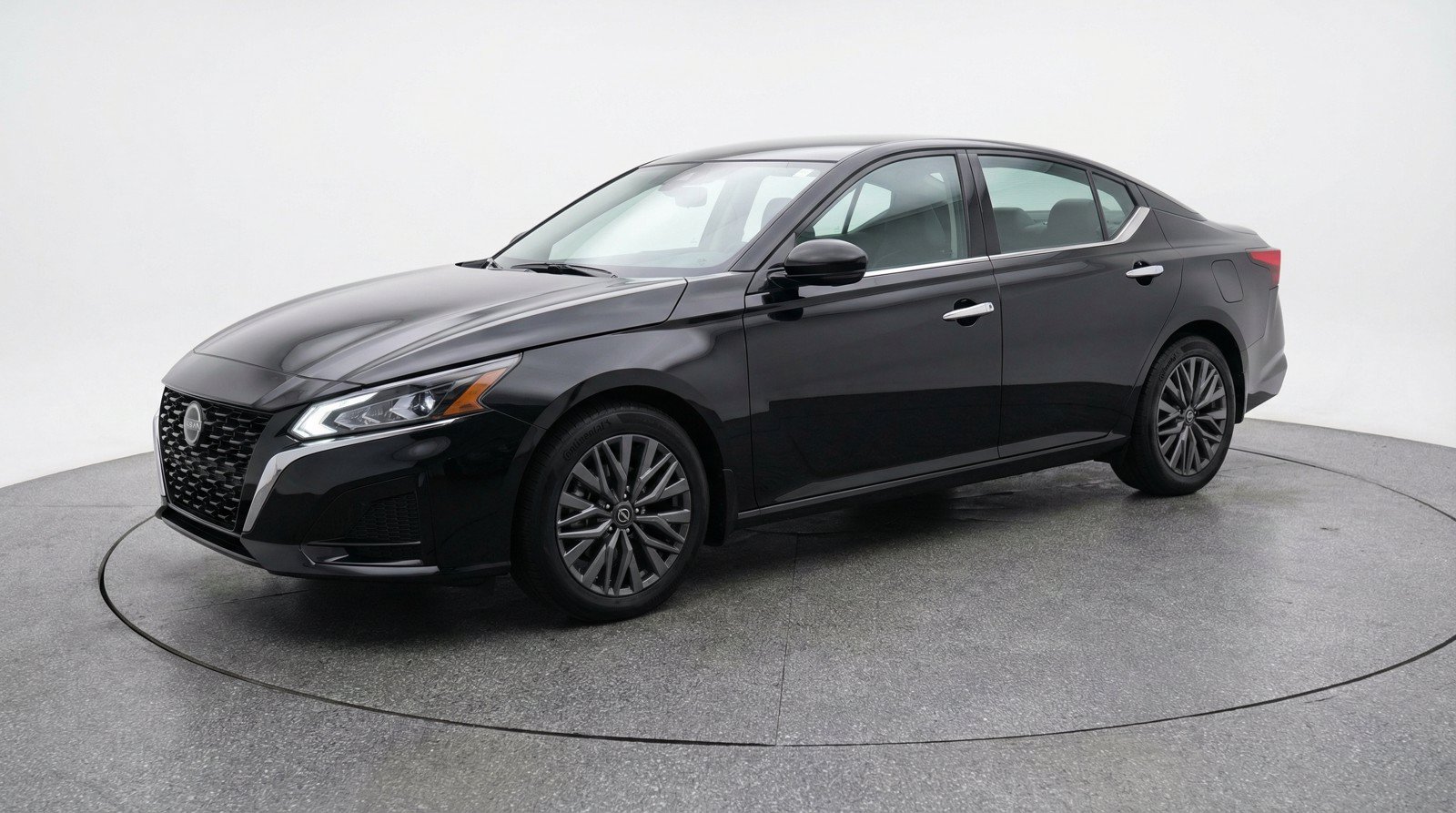 Used 2025 Nissan Altima 2.5 SV FWD image 3