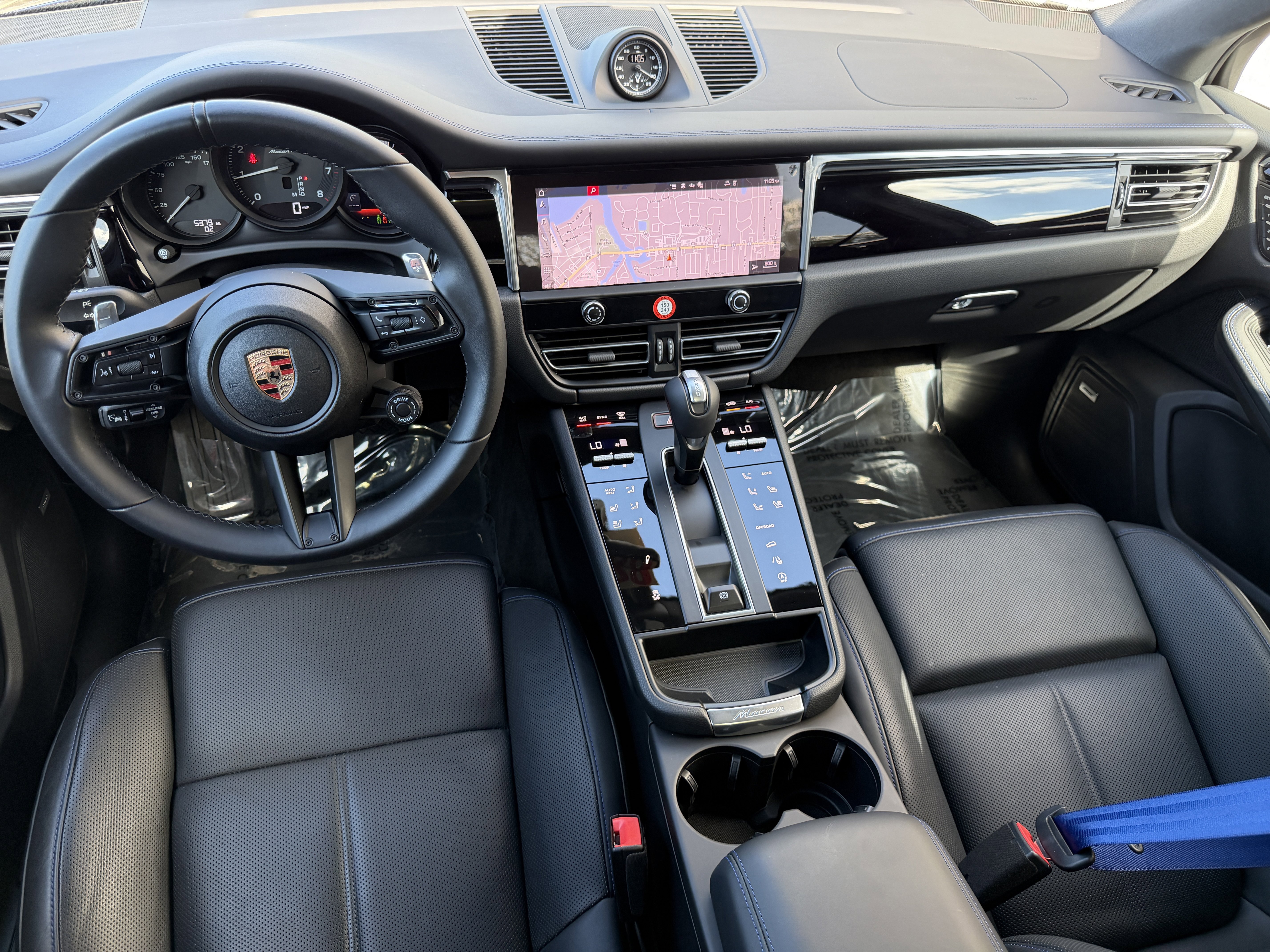 Certified 2025 Porsche Macan Turbo image 18