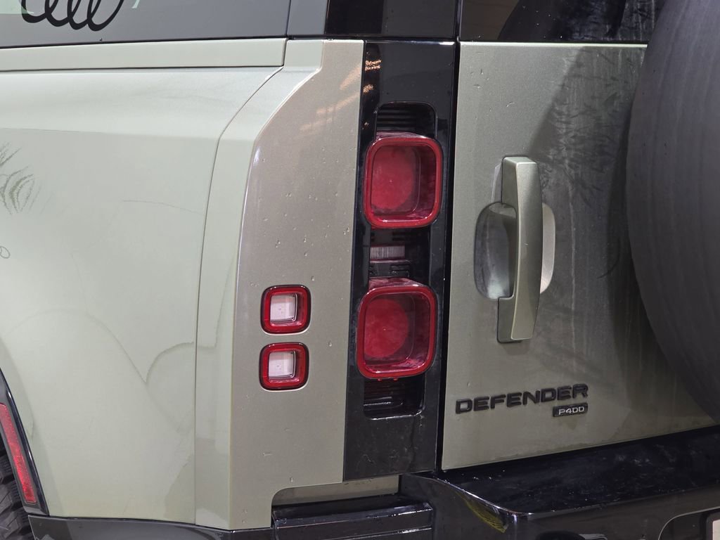 Used 2022 Land Rover Defender 90 X-Dynamic HSE image 36