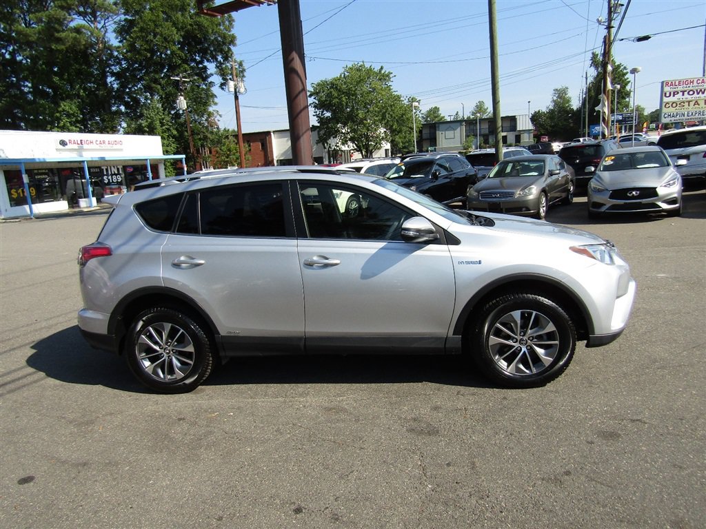 Used 2016 Toyota RAV4 XLE AWD/4WD image 8