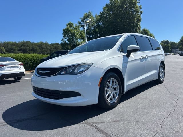 Used 2017 Chrysler Pacifica Touring FWD image 2