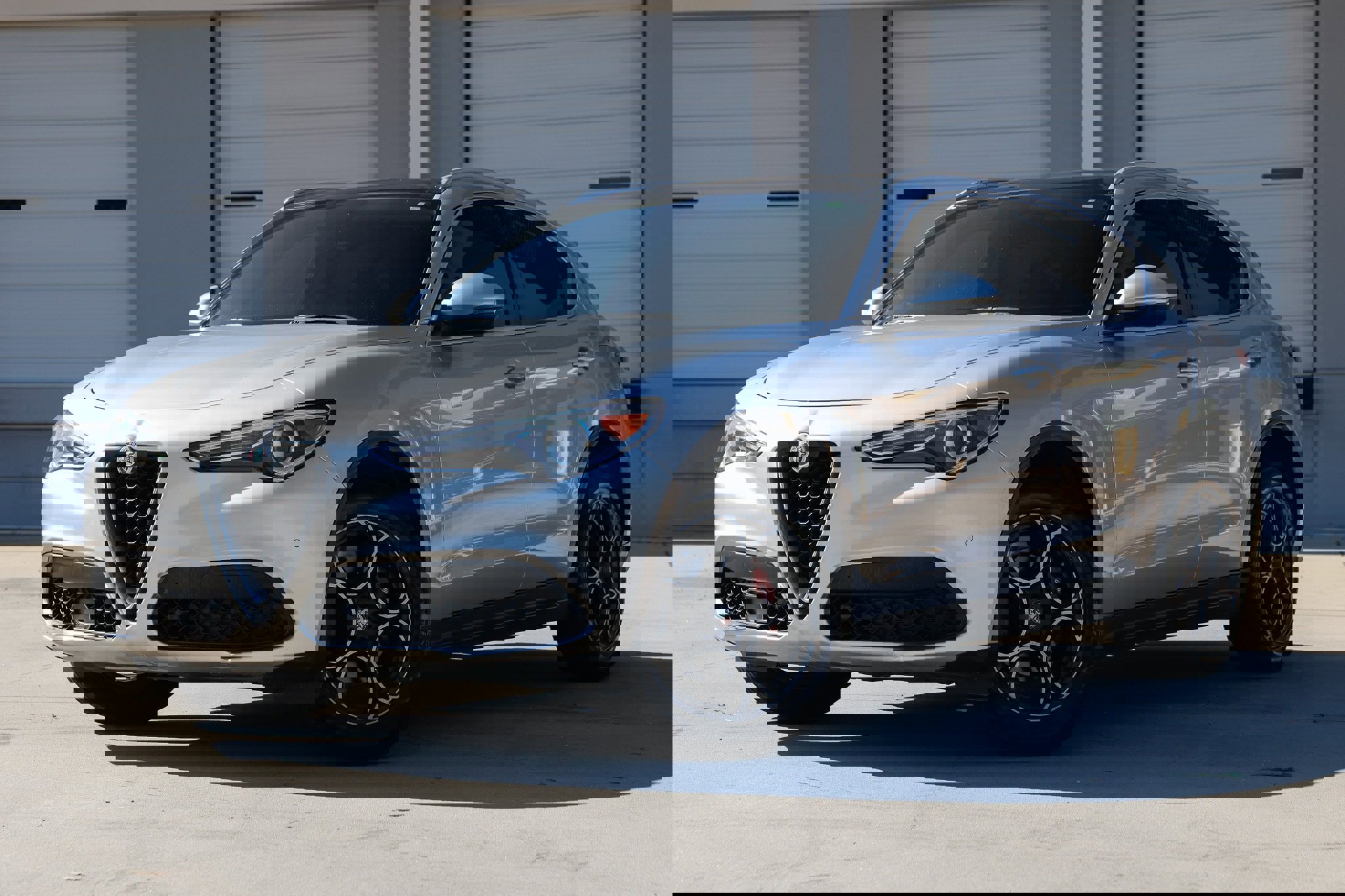 Used 2018 Alfa Romeo Stelvio AWD image 1