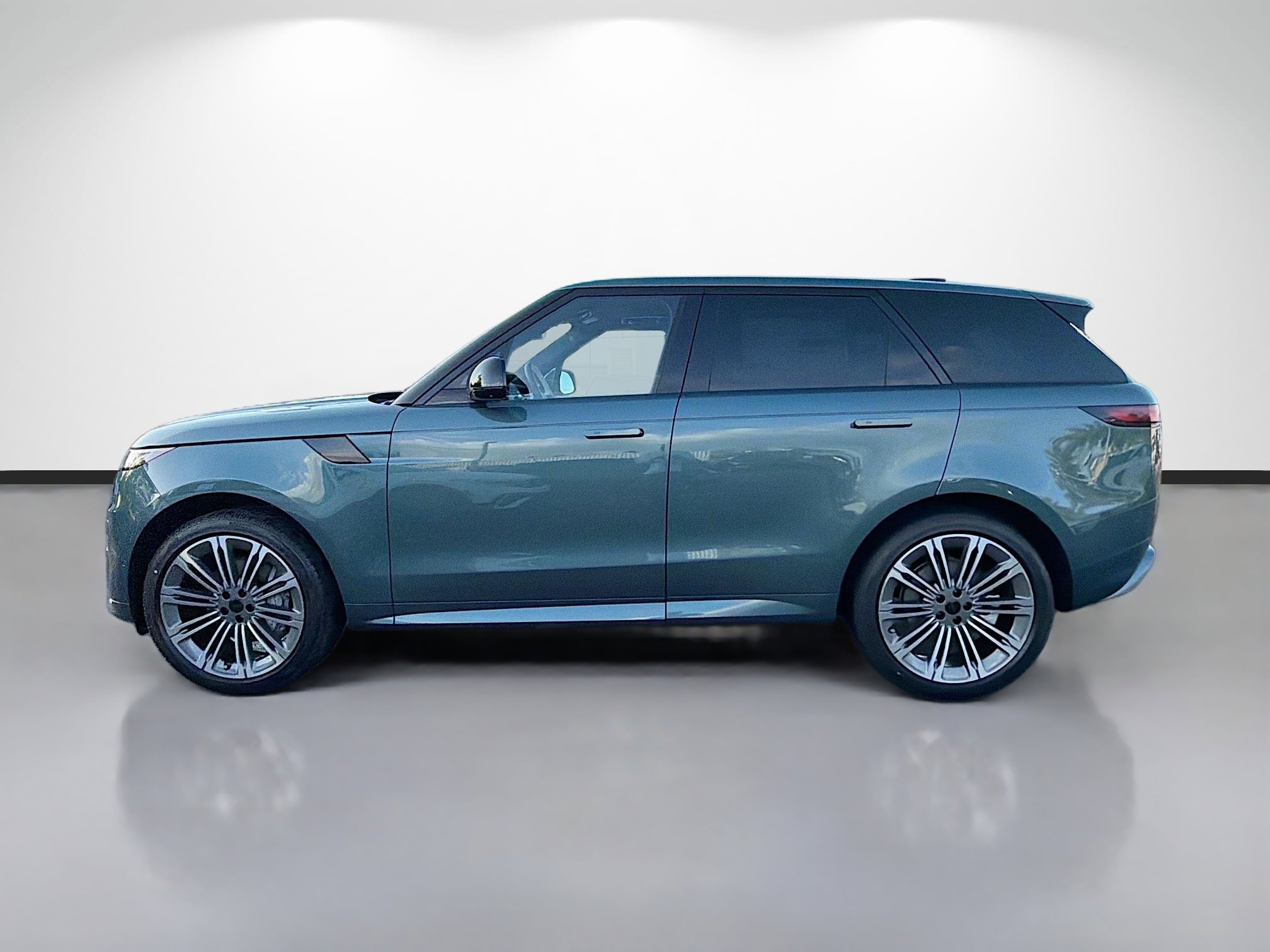 New 2026 Land Rover Range Rover Sport Dynamic SE AWD/4WD image 2