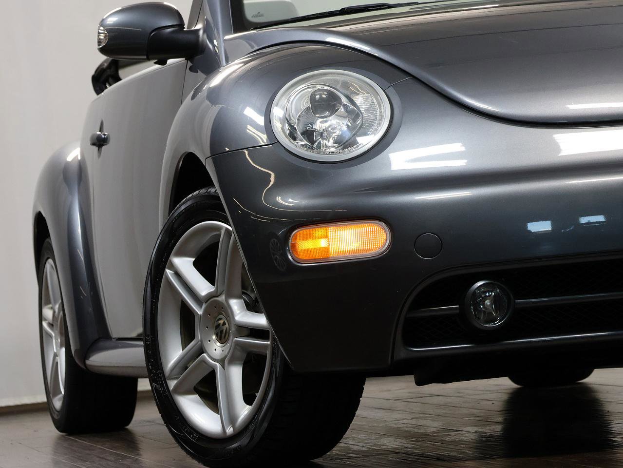 Used 2005 Volkswagen Beetle GLS FWD image 4