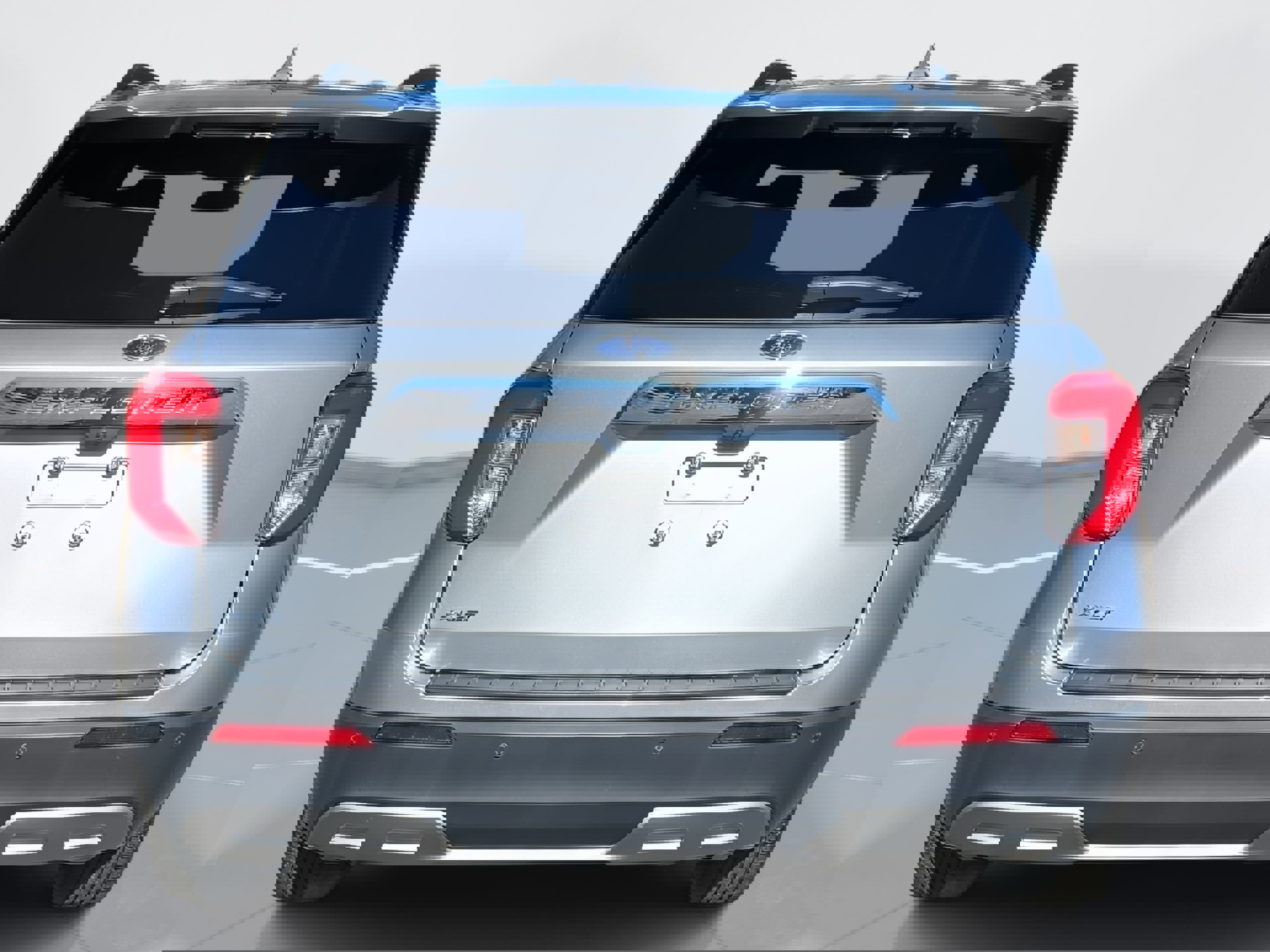 Used 2023 Ford Explorer XLT w/ Equipment Group 202A image 7