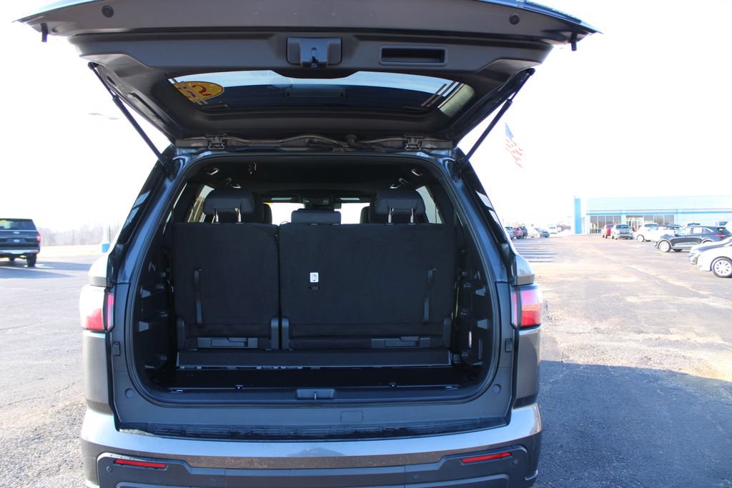 Used 2025 Toyota Sequoia SR5 AWD/4WD image 16