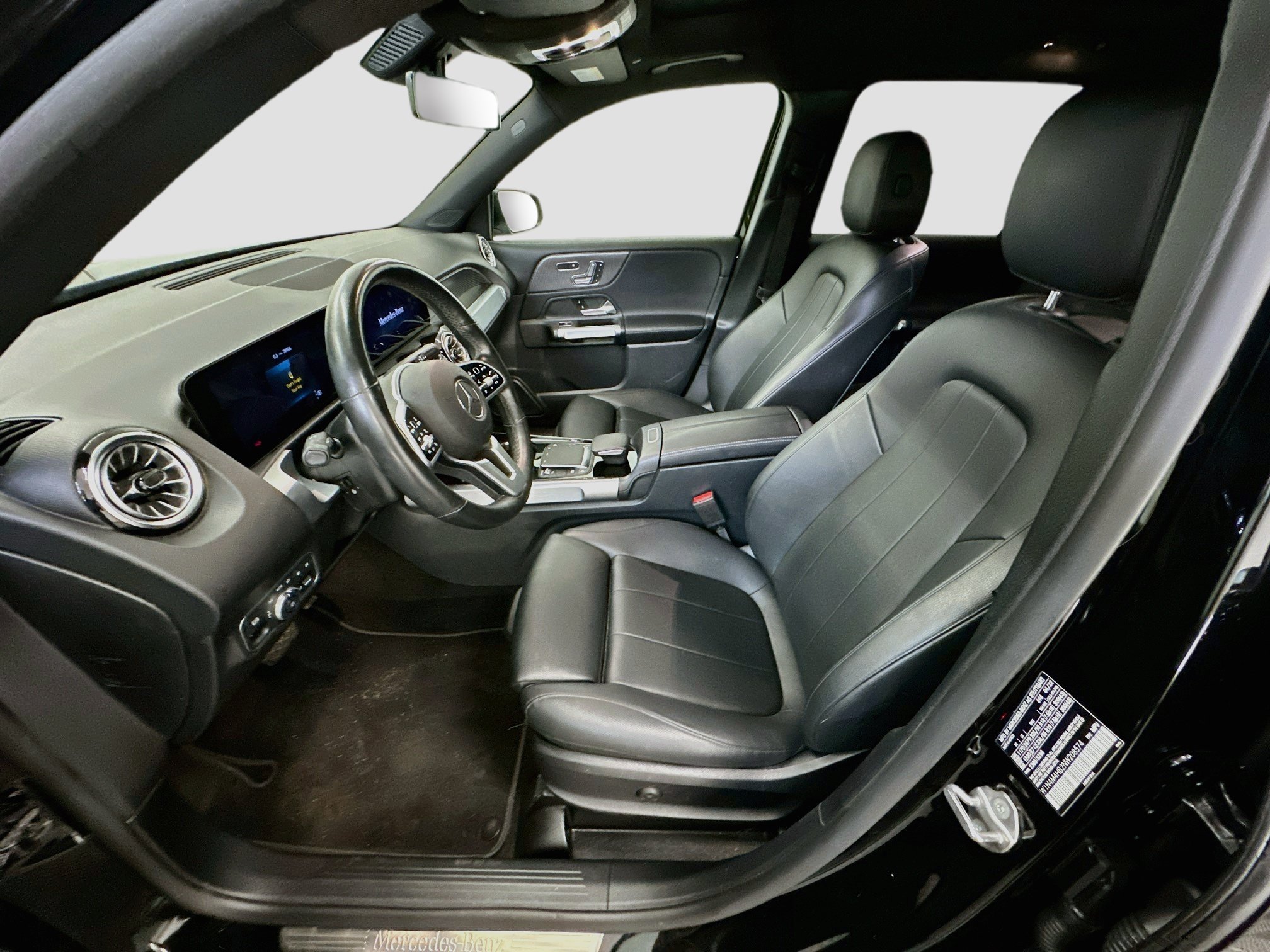 Used 2022 Mercedes-Benz GLB 250 4MATIC w/ Premium Package Lite image 13