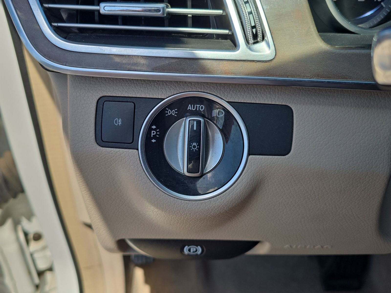 Used 2014 Mercedes-Benz E 350 4MATIC Sedan image 21