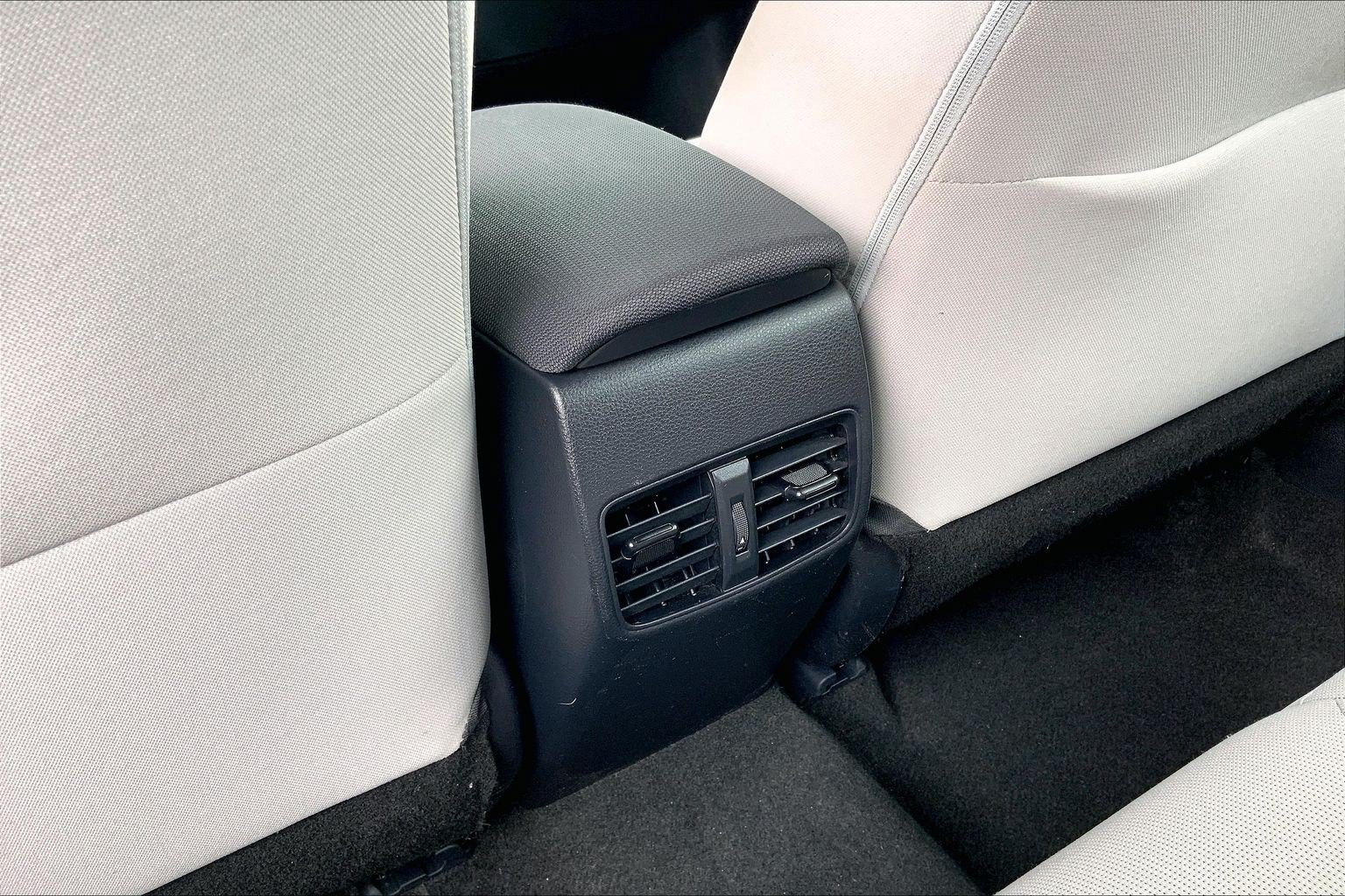 Used 2022 Toyota Corolla Cross L AWD/4WD image 39