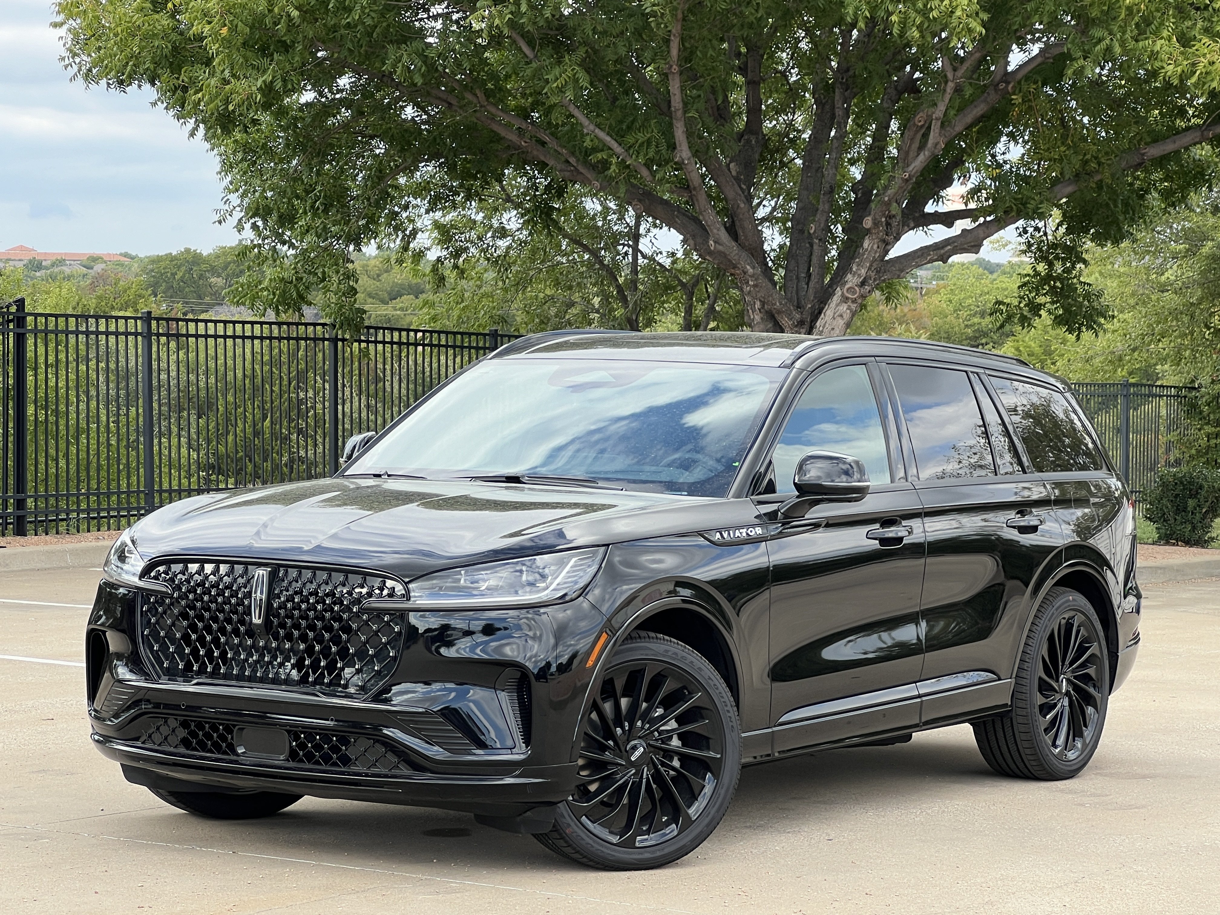 New 2026 Lincoln Aviator Reserve w/ Jet Appearance Package RWD image 1