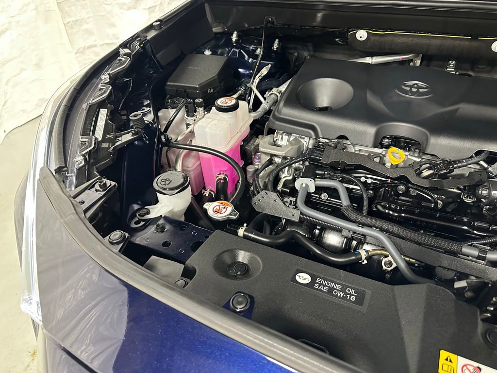 Used 2025 Toyota RAV4 XLE AWD/4WD image 62