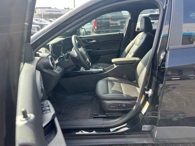 Used 2025 Chevrolet Trax RS w/ Sunroof Package FWD image 15