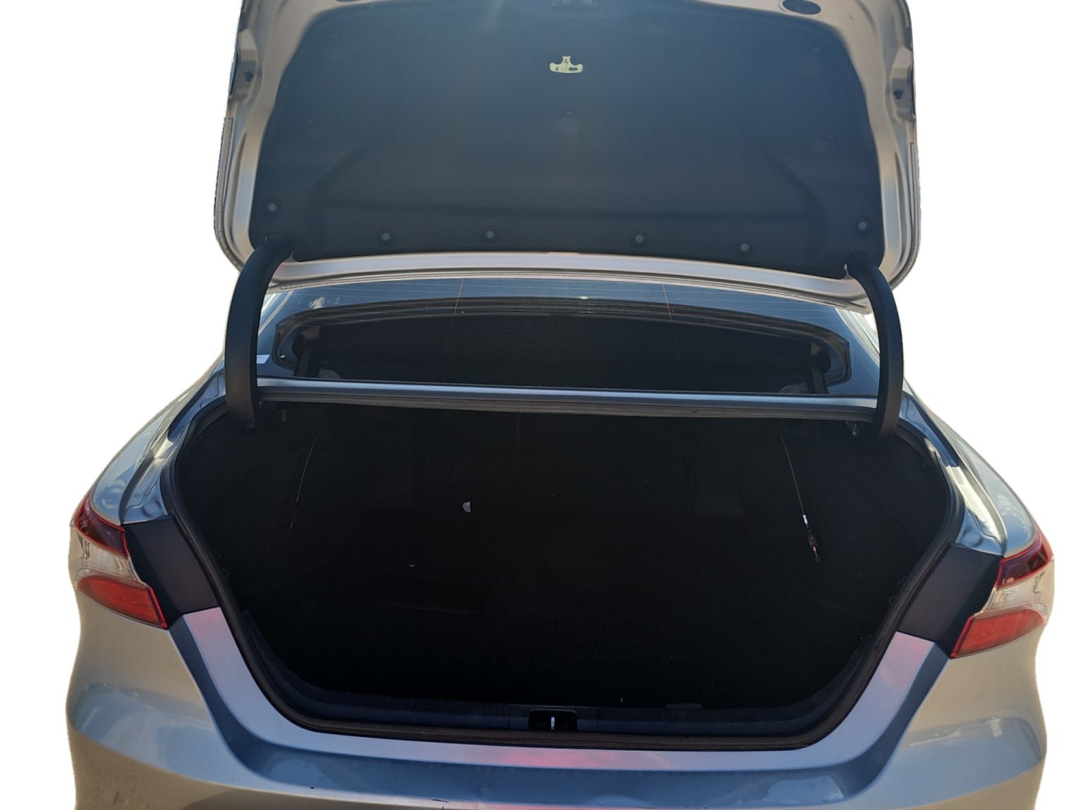 Used 2021 Toyota Camry LE FWD image 19