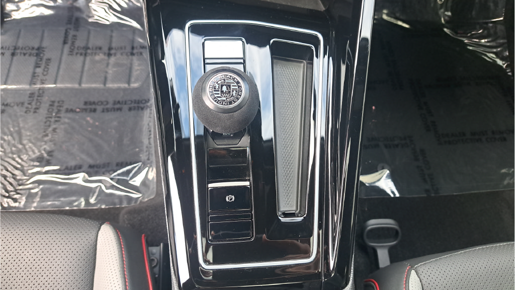 Used 2025 Volkswagen GTI SE FWD image 22