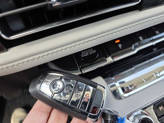 New 2026 Lincoln Aviator Reserve w/ Luxury Package RWD image 16