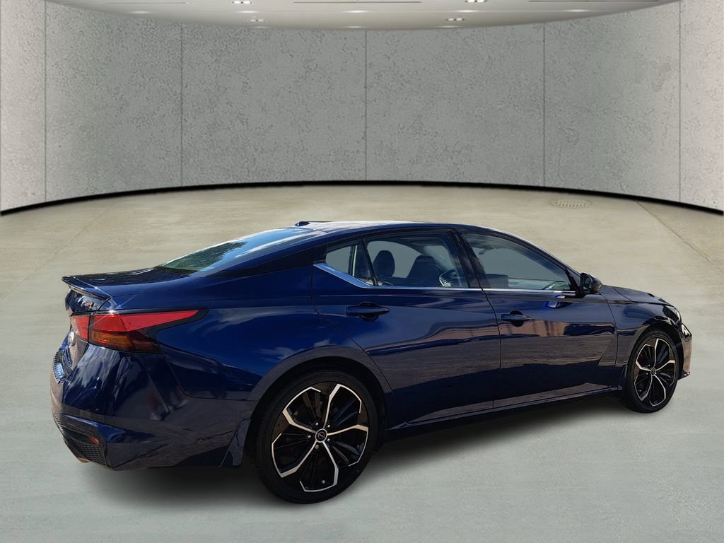Used 2023 Nissan Altima 2.5 SR w/ SR Premium Package image 5