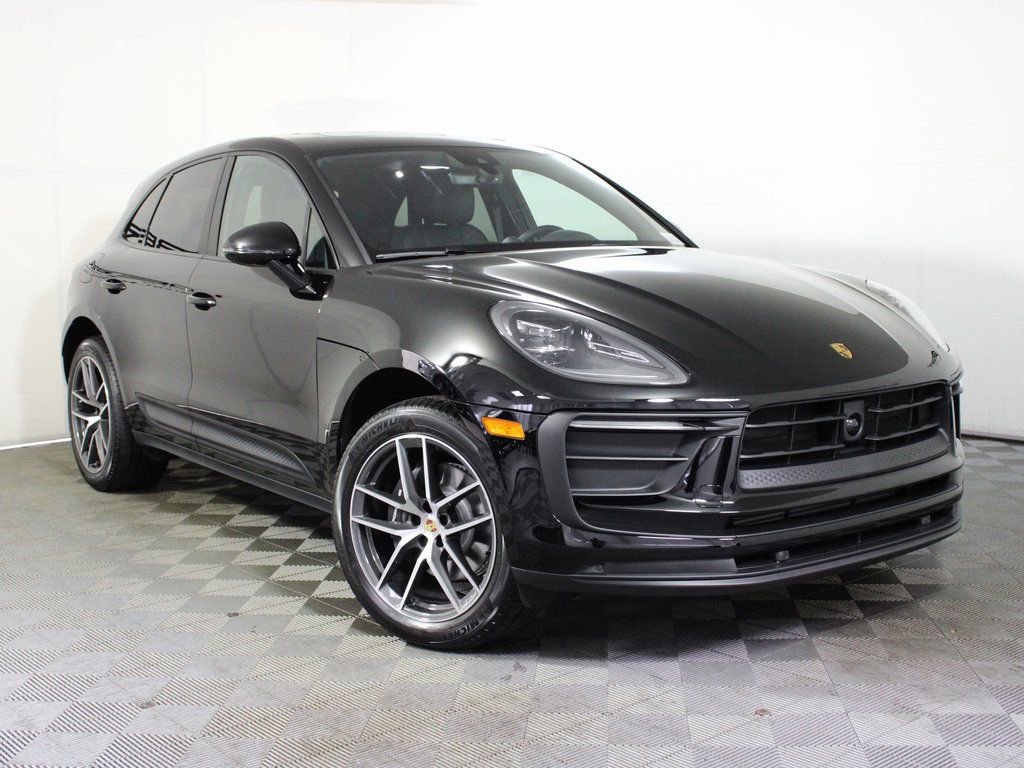 Certified 2025 Porsche Macan image 9