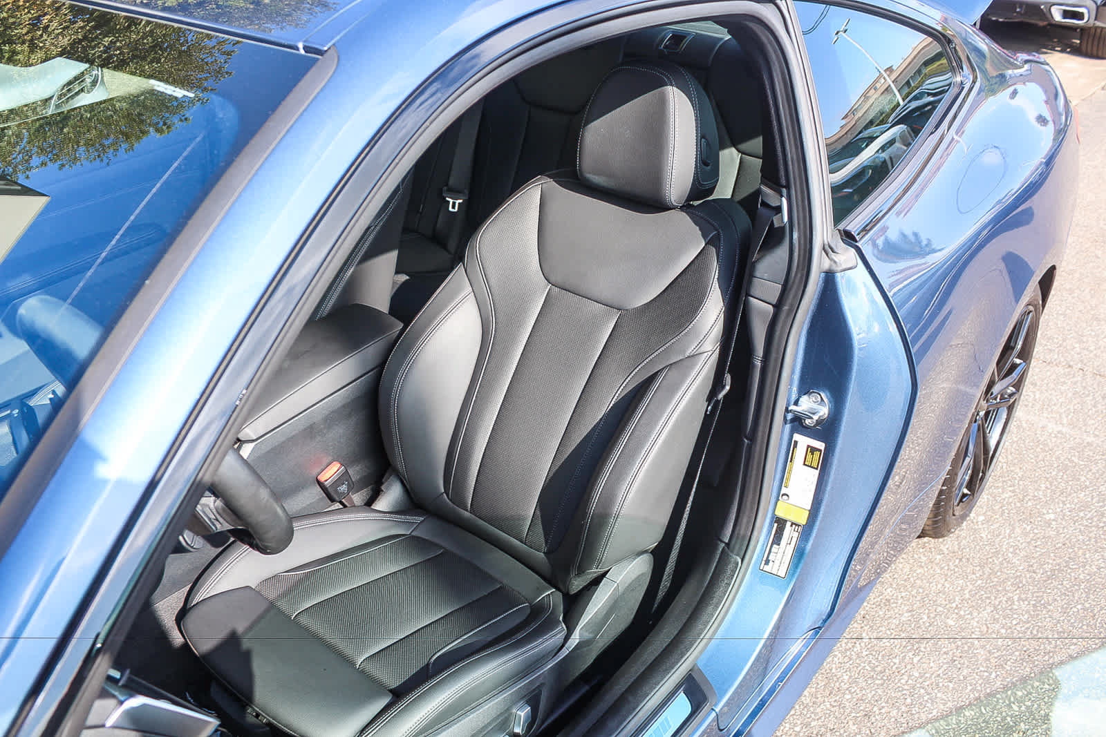 Used 2024 BMW 430i Coupe w/ M Sport Package RWD image 25
