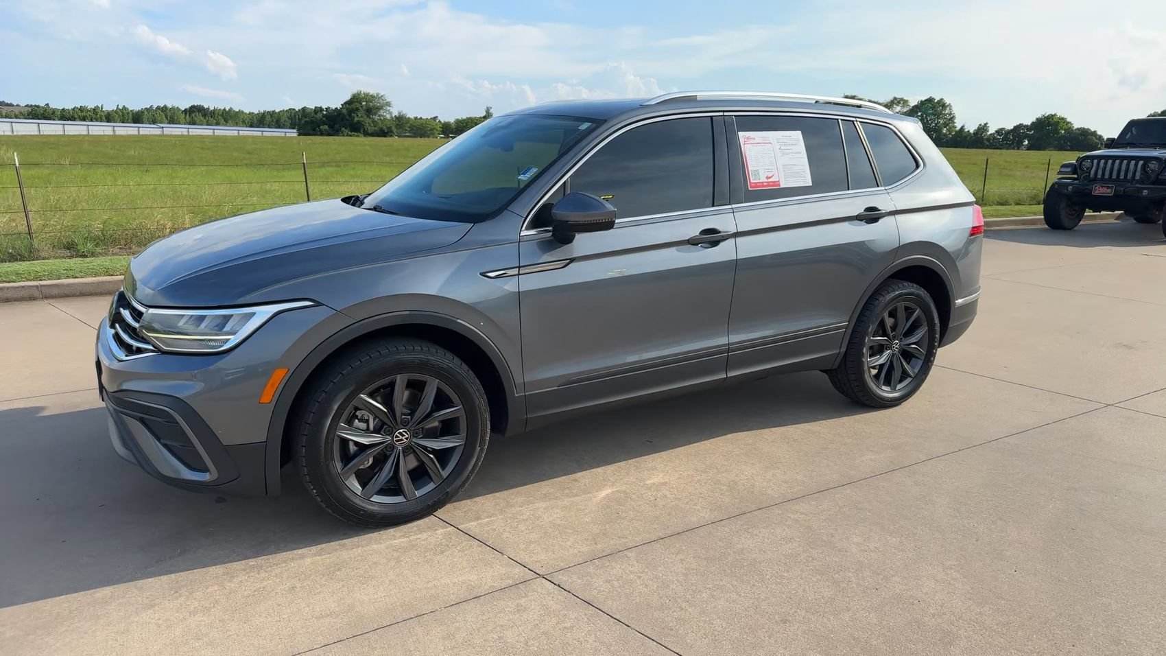 Used 2023 Volkswagen Tiguan SE FWD image 5