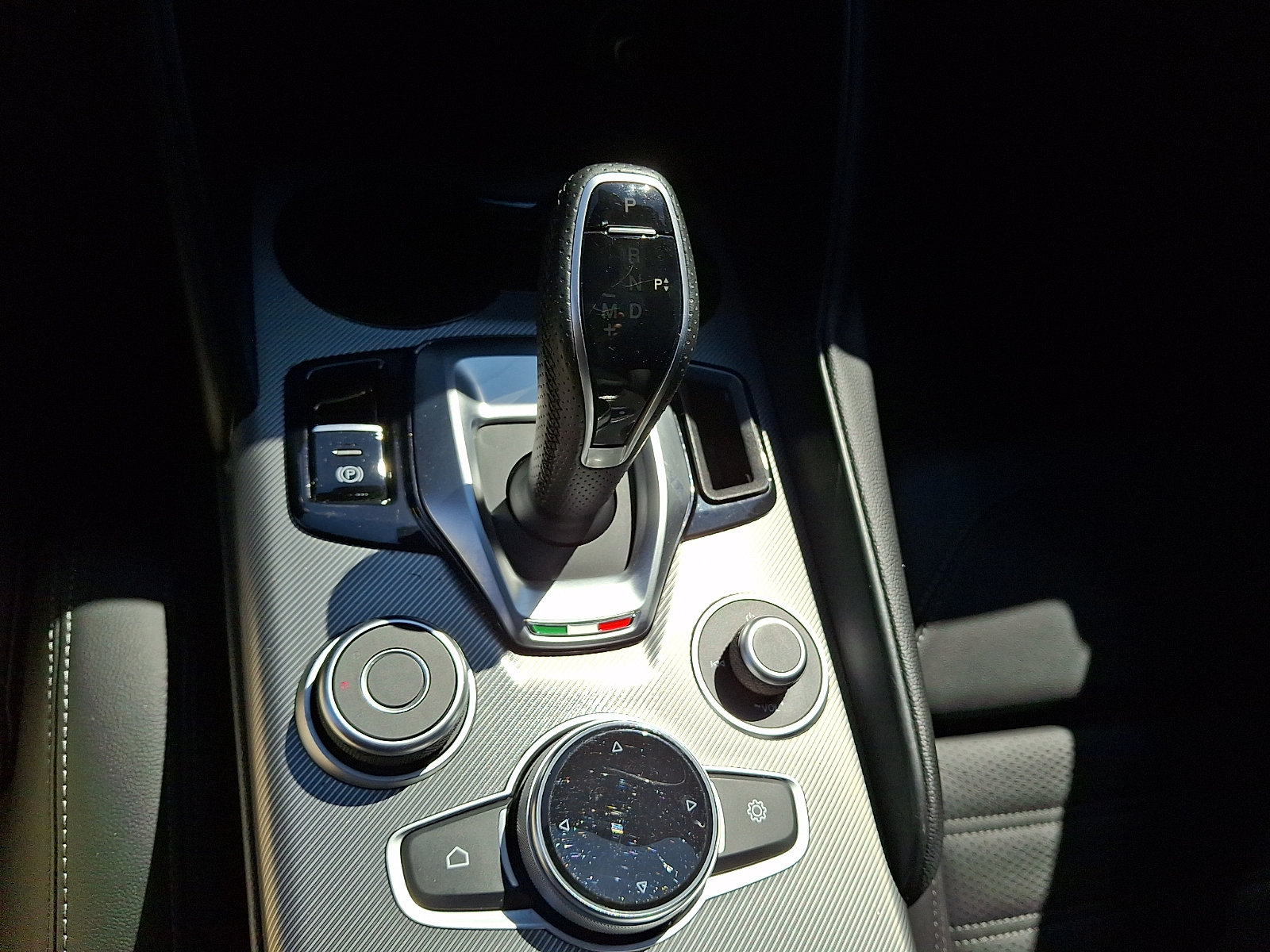 Used 2024 Alfa Romeo Giulia Veloce AWD/4WD image 15