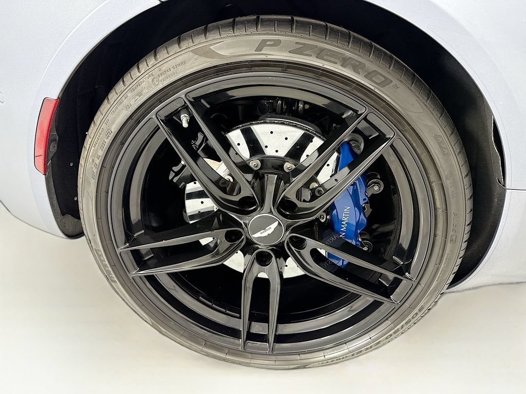 Used 2022 Aston Martin DBS Superleggera RWD image 30
