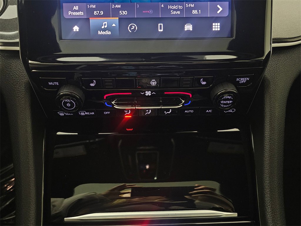 Used 2022 Jeep Grand Cherokee L Laredo image 34