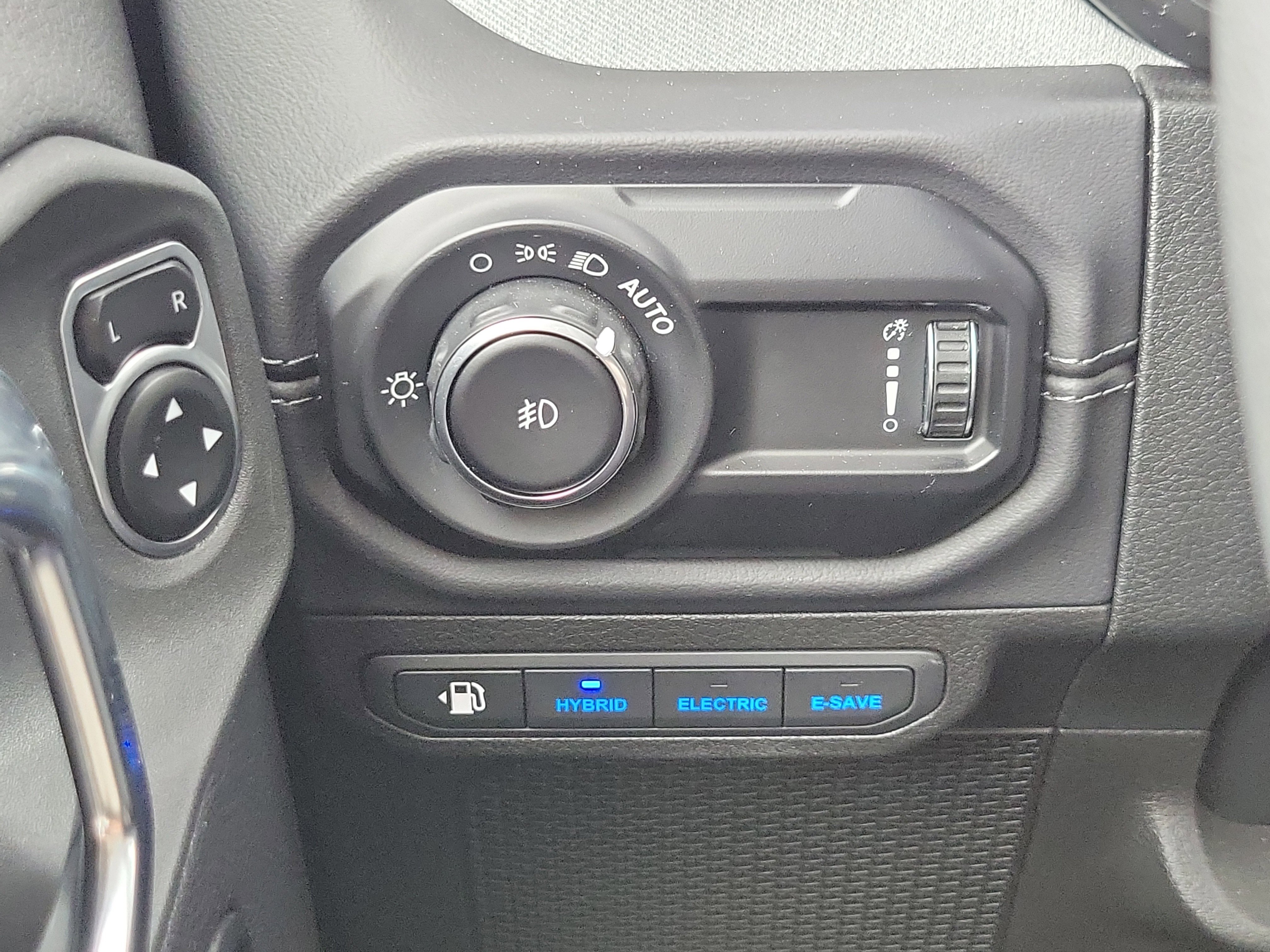 Used 2025 Jeep Wrangler Unlimited Sahara image 10