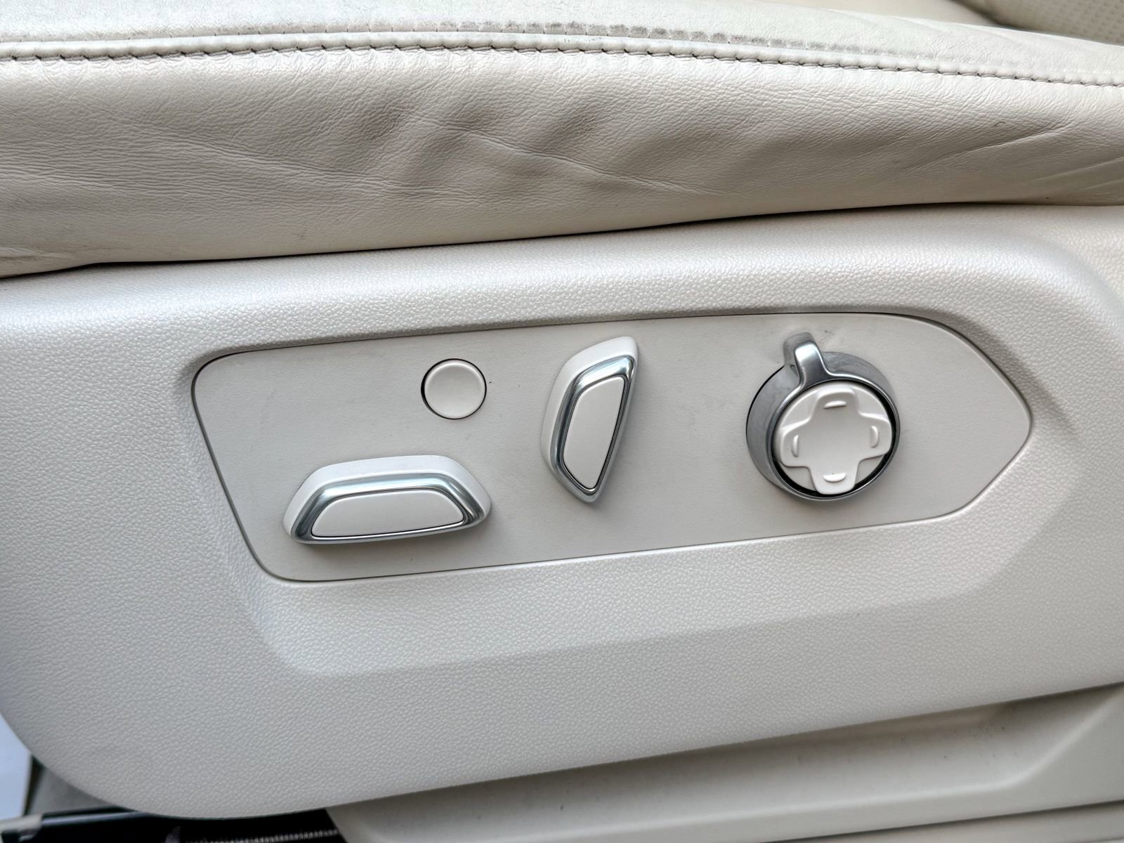 Used 2021 Cadillac Escalade Premium Luxury Platinum image 22