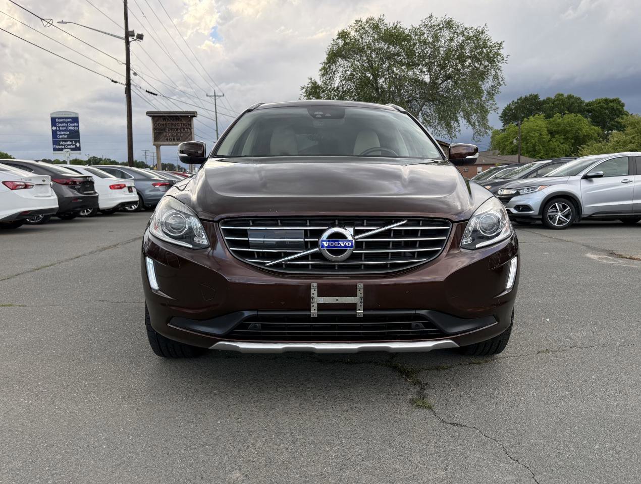 Used 2015 Volvo XC60 T6 Platinum w/ Climate Package AWD/4WD image 2