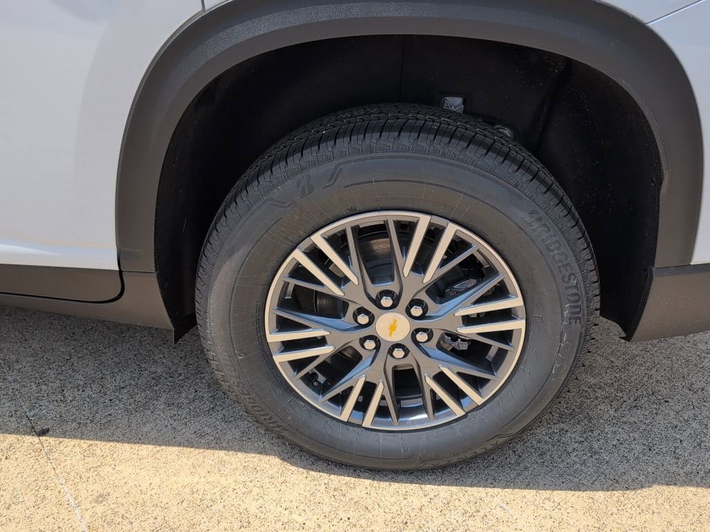 New 2026 Chevrolet Traverse LT FWD image 3