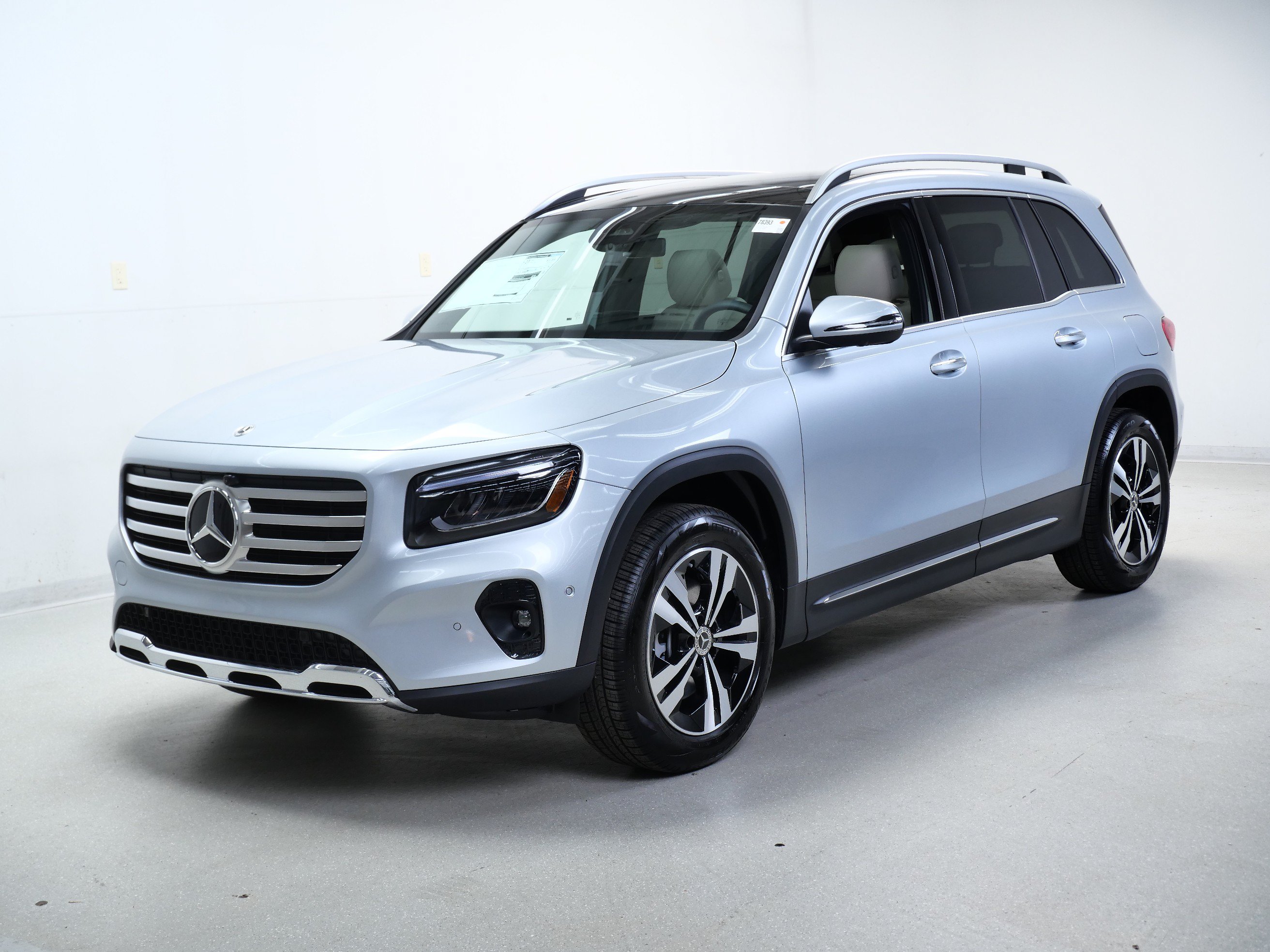 New 2026 Mercedes-Benz GLB 250 4MATIC image 4