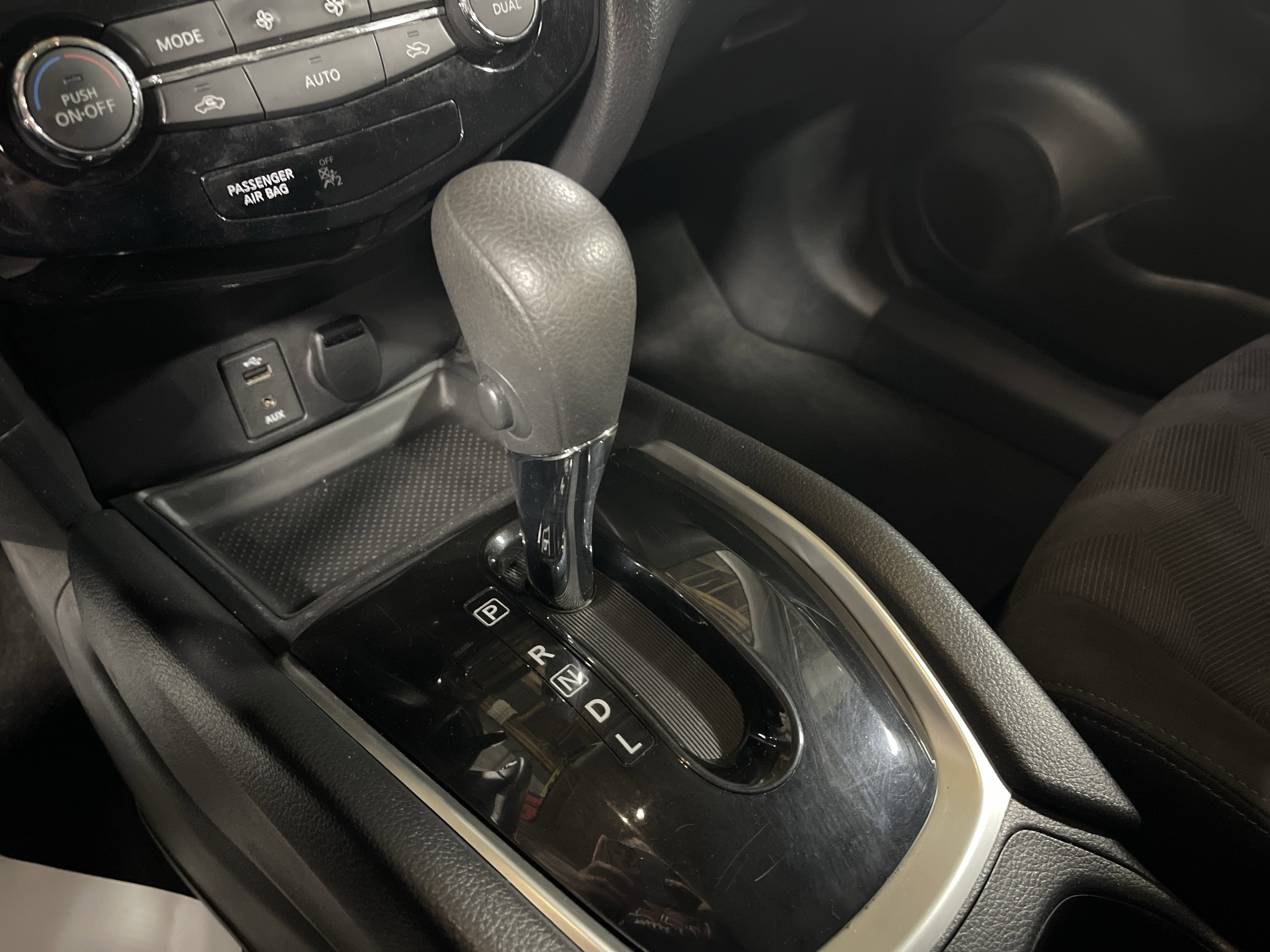 Used 2016 Nissan Rogue SV image 23