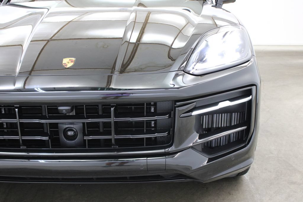 Certified 2026 Porsche Cayenne GTS AWD/4WD image 11