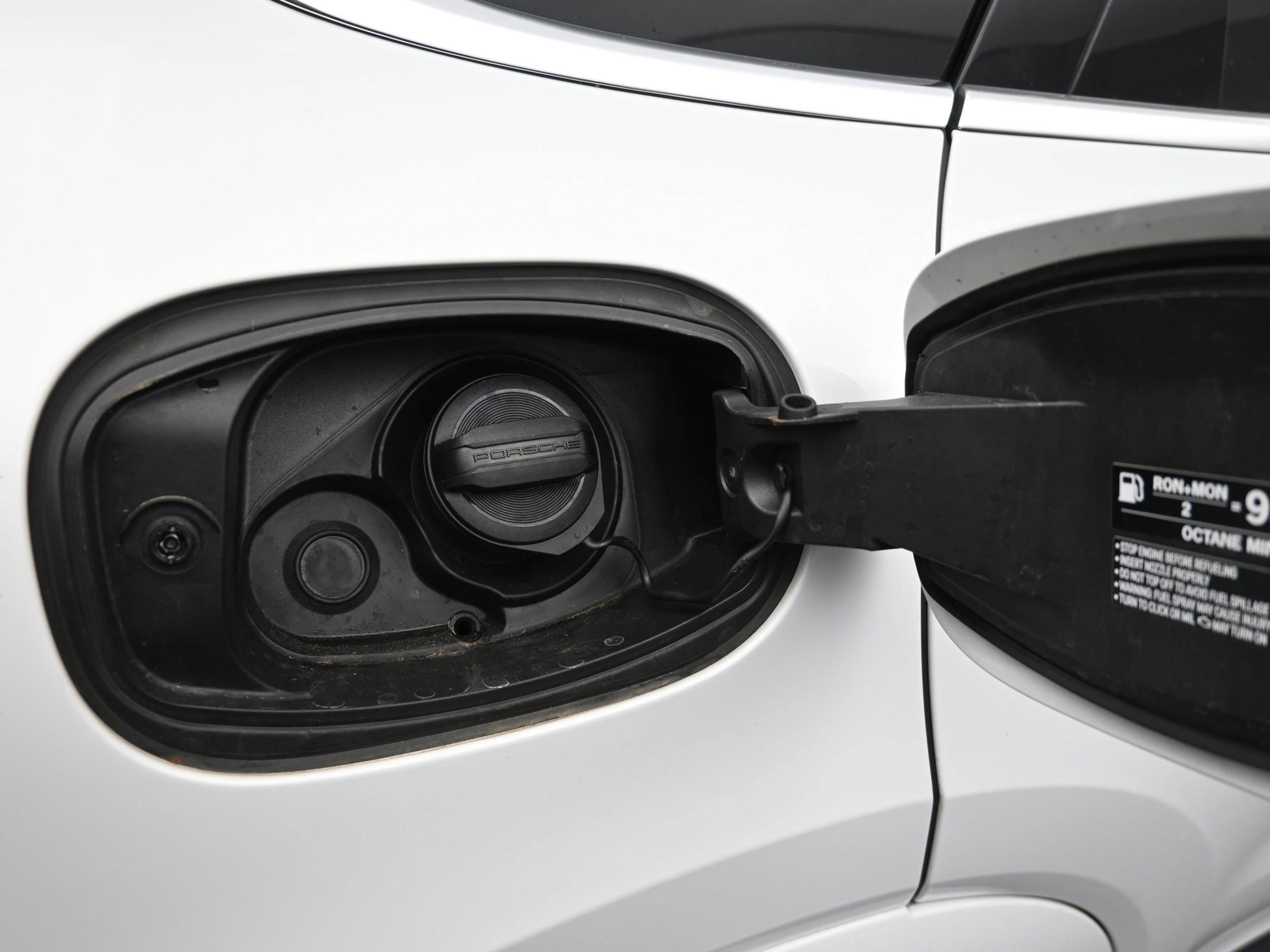 Used 2022 Porsche Cayenne image 33