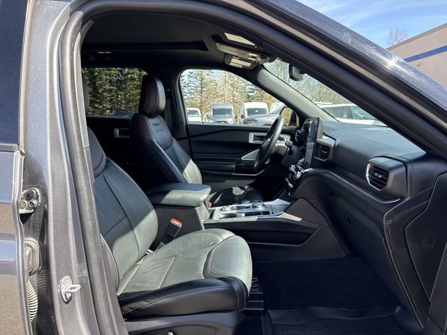 Certified 2022 Ford Explorer Platinum w/ Equipment Group 601A image 28