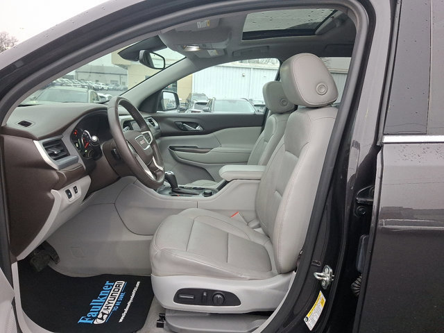 Used 2017 GMC Acadia SLT image 13