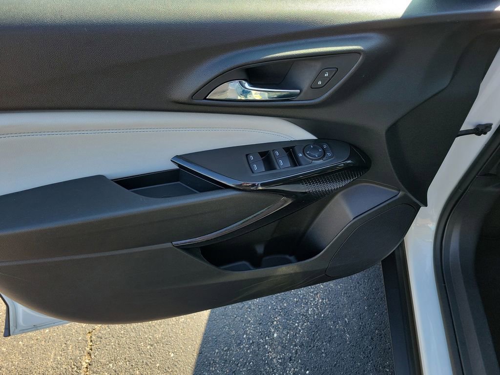 Certified 2025 Chevrolet Trax LT w/ LT Convenience Package FWD image 20