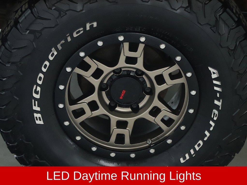 Used 2017 Toyota Tacoma TRD Off-Road w/ Premium & Technology Package image 13