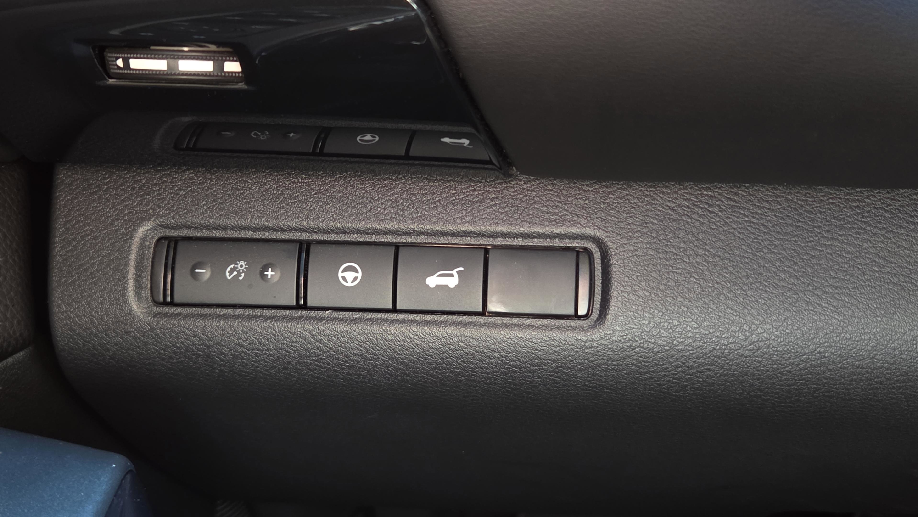 Certified 2025 Nissan Pathfinder SV image 29