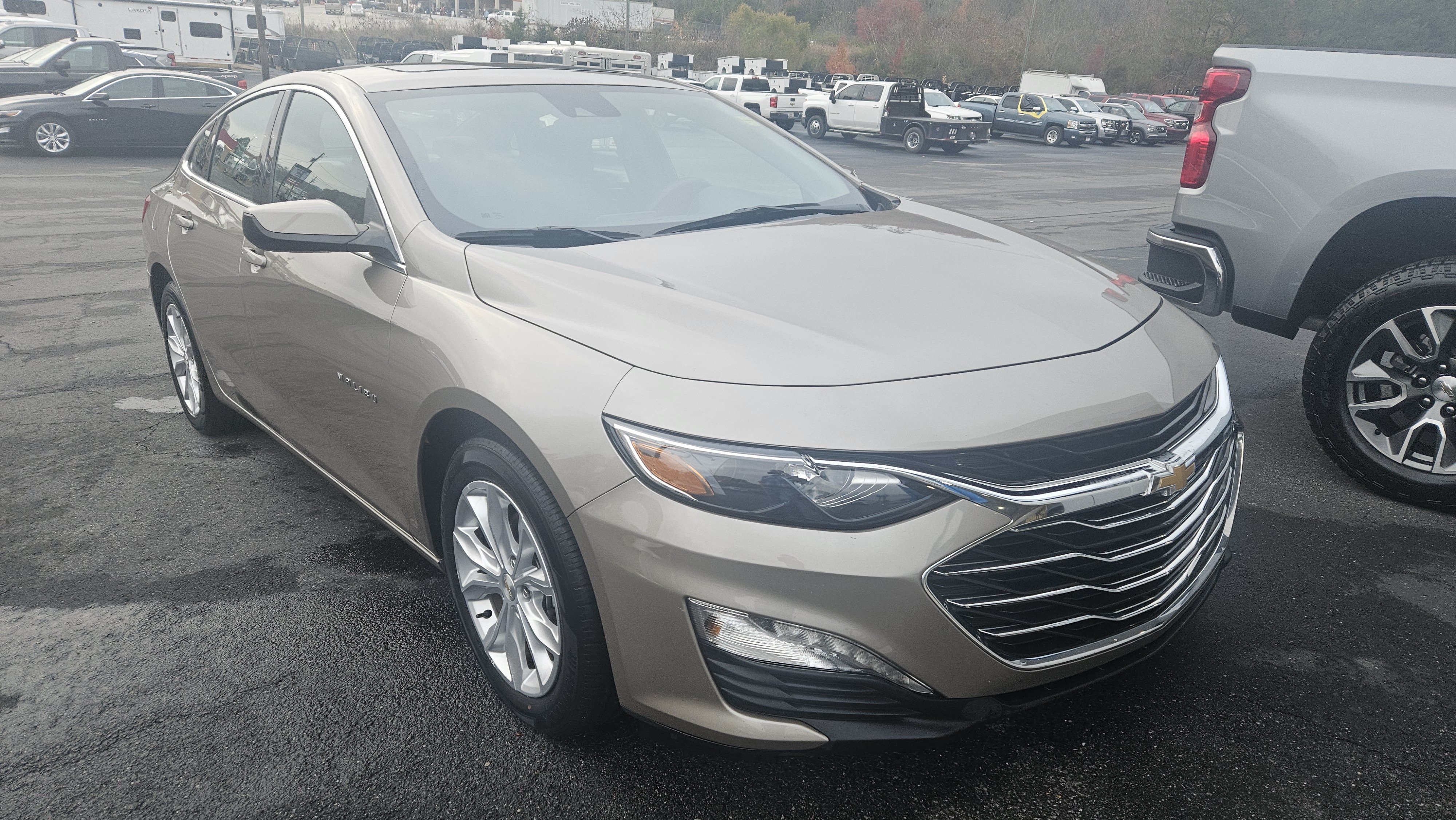 Used 2024 Chevrolet Malibu LT FWD image 2