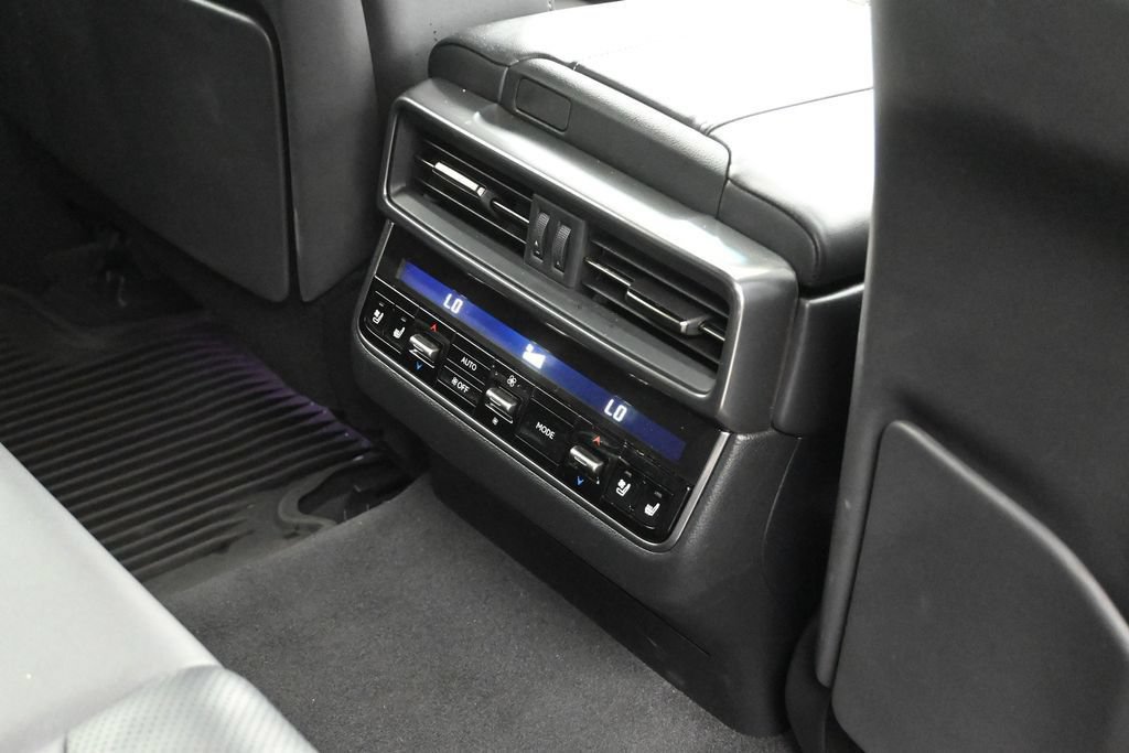 Used 2023 Lexus LX 600 4WD w/ Luxury Package image 15