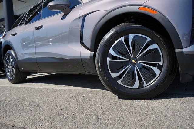 New 2025 Chevrolet Equinox EV LT image 10