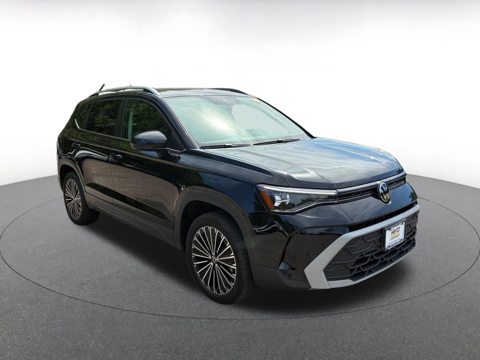 Used 2025 Volkswagen Taos SE FWD image 1