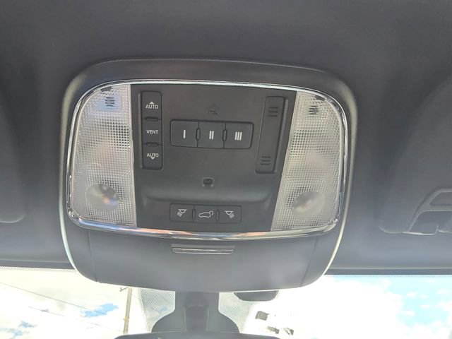 Used 2021 Jeep Grand Cherokee Laredo X AWD/4WD image 26