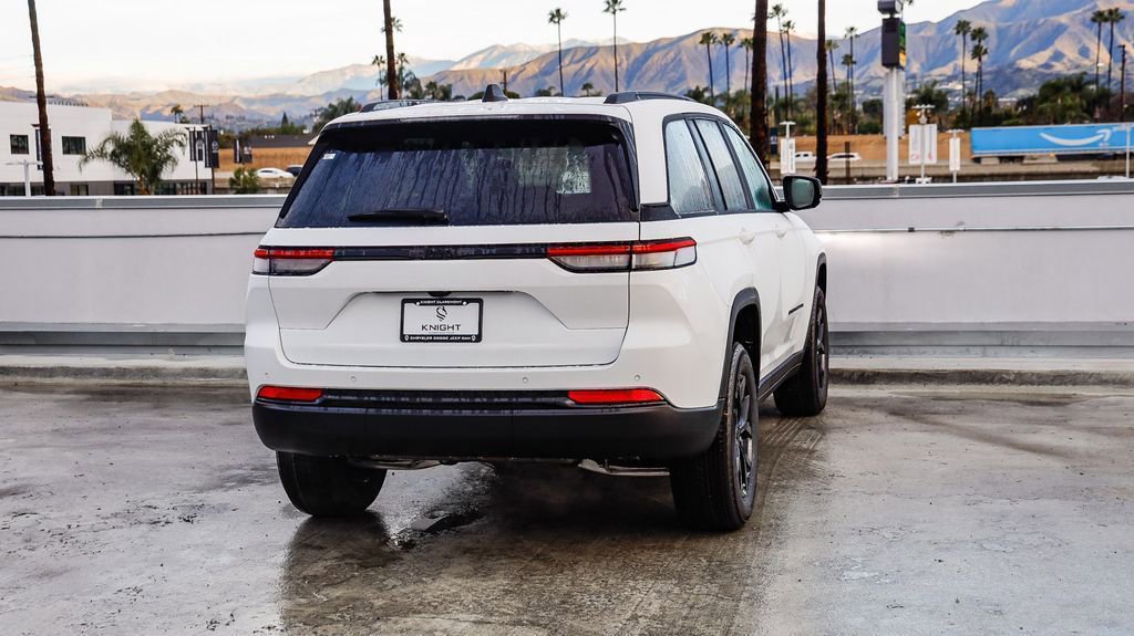 New 2025 Jeep Grand Cherokee Altitude image 9